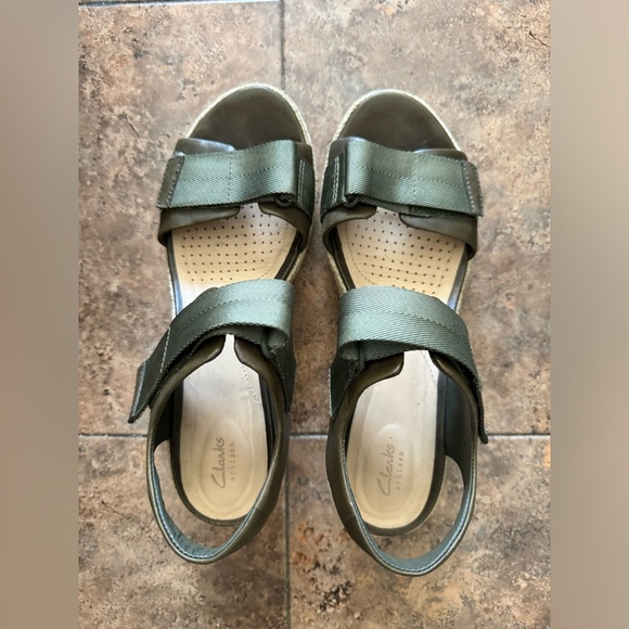 Clarks Wedge Sandals 💚 - Picture 2 of 5